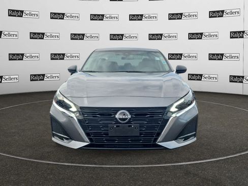 Used 2025 Nissan Altima 2.5 SV FWD image 8