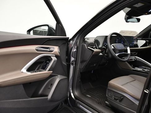 Certified 2025 Audi Q5 Premium w/ Convenience Package image 35