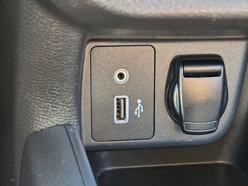 Used 2020 Nissan Versa SR FWD image 27
