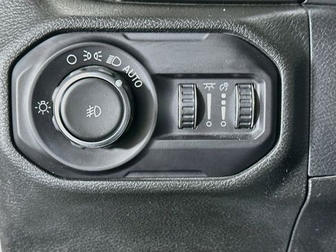 Used 2018 Jeep Wrangler Unlimited Sport S AWD/4WD image 16
