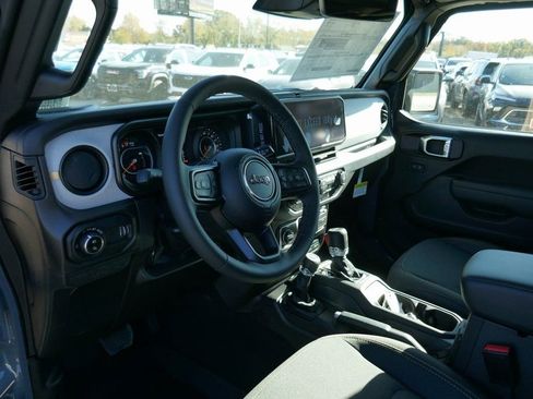 New 2026 Jeep Gladiator Sport AWD/4WD image 17
