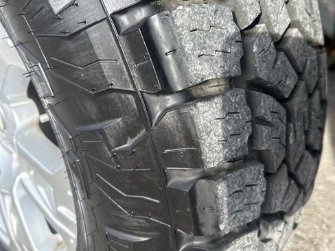 Used 2017 Nissan Titan SV image 8