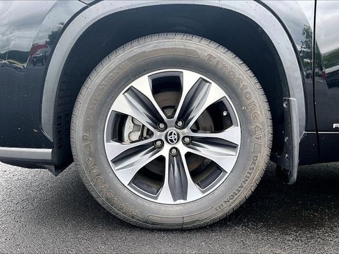 Used 2022 Toyota Highlander XLE AWD/4WD image 9