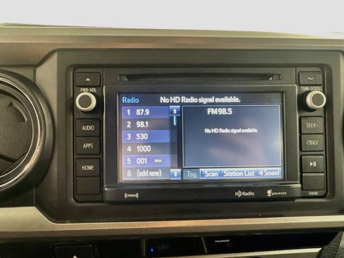 Used 2016 Toyota Tacoma SR5 w/ SR5 Appearance Package (SN) AWD/4WD image 12