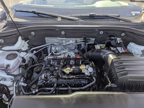 Used 2024 Volkswagen Atlas Cross Sport SE image 32