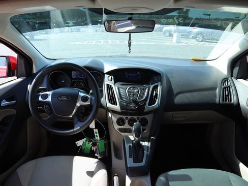 Used 2014 Ford Focus SE FWD image 7