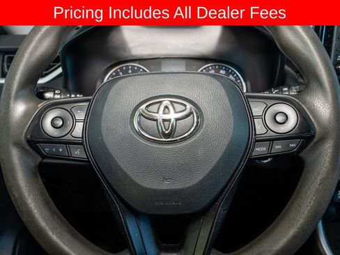 Used 2020 Toyota RAV4 XLE FWD image 17