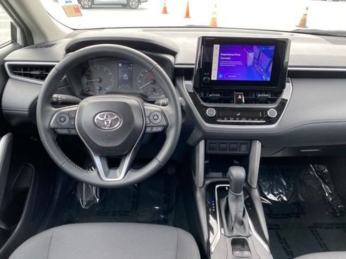 Certified 2025 Toyota Corolla Cross LE AWD/4WD image 14