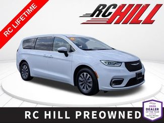 Used 2023 Chrysler Pacifica Touring-L FWD video 1