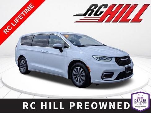 Used 2023 Chrysler Pacifica Touring-L FWD image 1