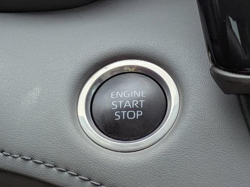 Used 2024 Toyota Highlander XLE FWD image 44