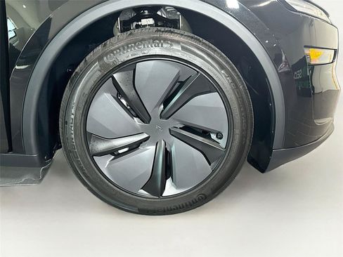 Used 2026 Tesla Model Y 2WD image 34
