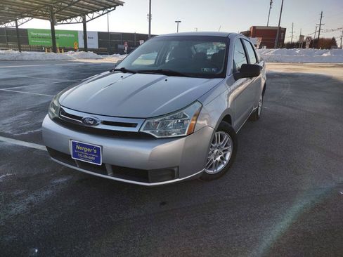 Used 2009 Ford Focus SE image 1