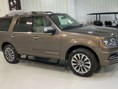 Used 2015 Lincoln Navigator 2WD image 3