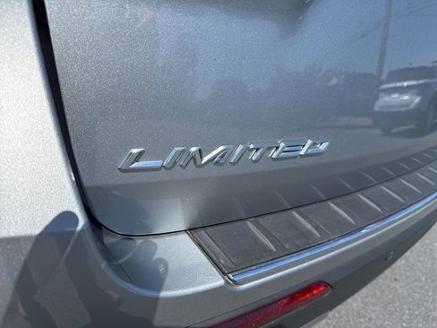 Used 2024 Ford Explorer Limited AWD/4WD image 36