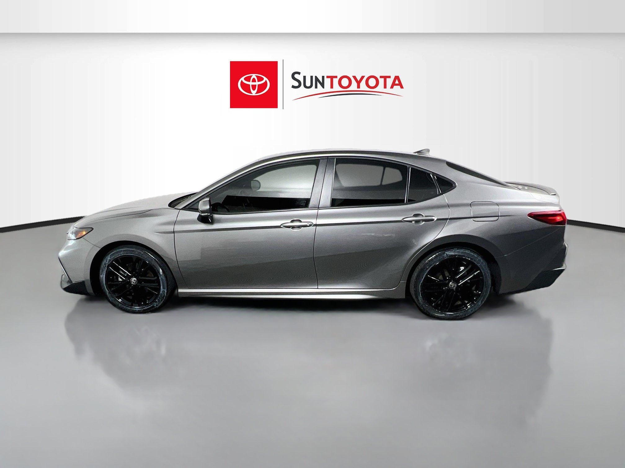 Used 2025 Toyota Camry SE w/ Convenience Package FWD image 7