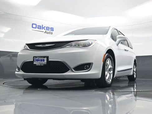 Used 2020 Chrysler Pacifica Touring-L Plus w/ Tire & Wheel Group image 43