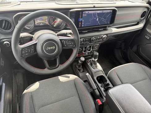 Used 2024 Jeep Gladiator Rubicon w/ Technology Group AWD/4WD image 22