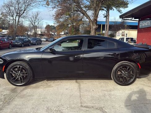 Used 2019 Dodge Charger SXT w/ Blacktop Package image 4
