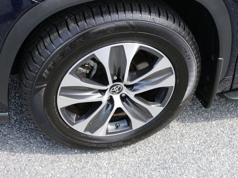 Used 2022 Toyota Highlander XLE image 14