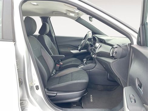 Used 2020 Nissan Kicks SV image 15
