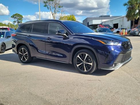 Used 2021 Toyota Highlander XSE image 2
