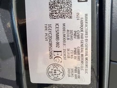 Used 2024 Chevrolet Corvette Stingray Premium Cpe w/ Battery Protection Package RWD image 18