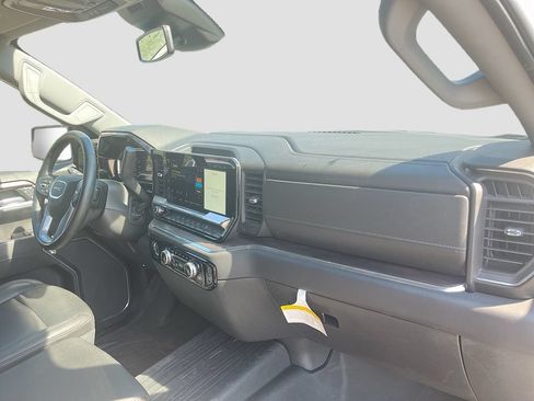 Used 2023 GMC Sierra 1500 SLT w/ X31 Off-Road Package AWD/4WD image 28