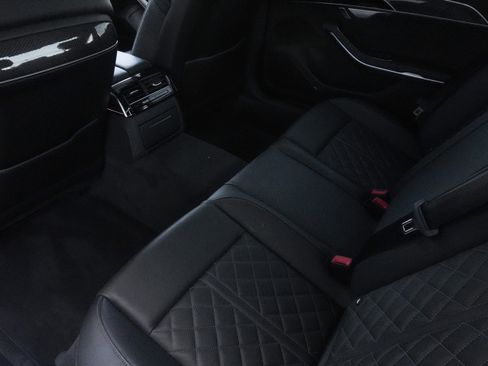 Used 2022 Audi S8 AWD/4WD image 32