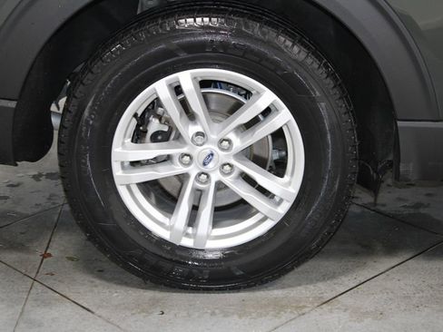 Used 2023 Ford Explorer XLT image 13