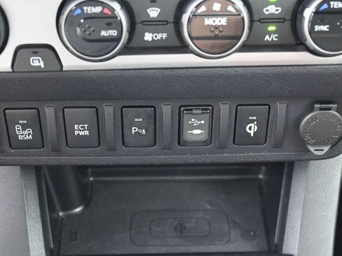 Certified 2017 Toyota Tacoma Limited w/ Tow Package AWD/4WD image 23