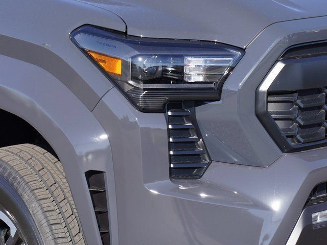 Used 2025 Toyota Tacoma TRD Sport w/ TRD Sport Upgrade Package AWD/4WD image 3