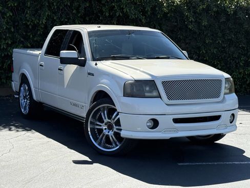Used 2007 Lincoln Mark LT 4x4 image 1