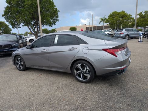 Used 2023 Hyundai Elantra Limited FWD image 7