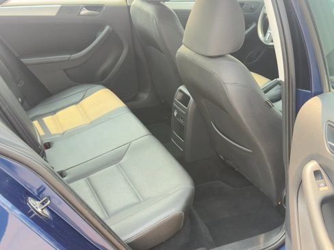 Used 2011 Volkswagen Jetta TDI FWD image 12