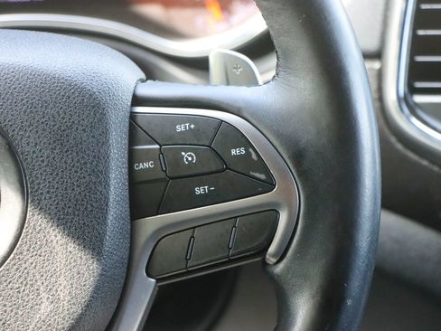 Used 2017 Jeep Grand Cherokee Altitude RWD image 29