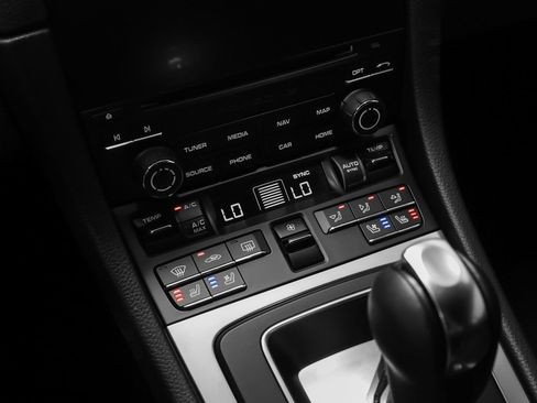Certified 2022 Porsche 718 Cayman RWD image 39
