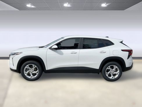 New 2026 Chevrolet Trax LS w/ LS Convenience Package FWD image 2
