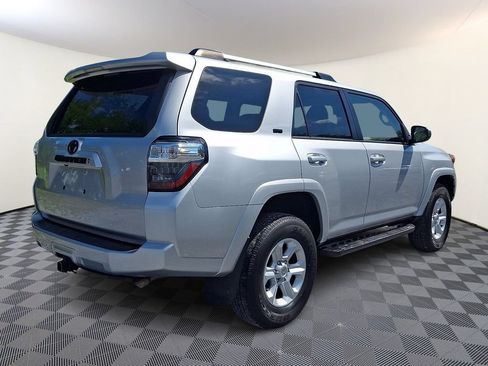 Used 2022 Toyota 4Runner SR5 AWD/4WD image 9