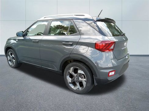 Used 2024 Hyundai Venue Limited FWD image 3