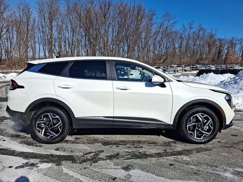 Used 2023 Kia Sportage LX image 7