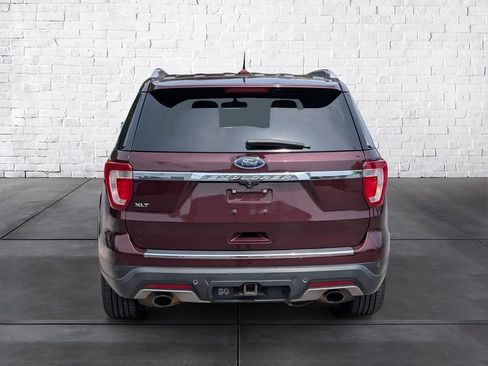 Used 2018 Ford Explorer XLT w/ Equipment Group 202A FWD image 6