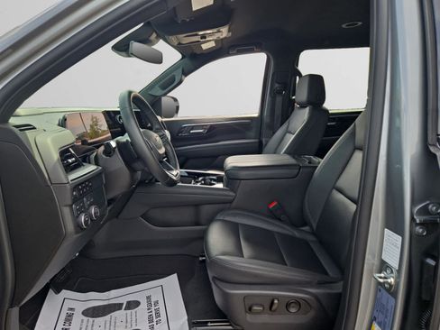 Used 2025 Chevrolet Suburban Z71 AWD/4WD image 8