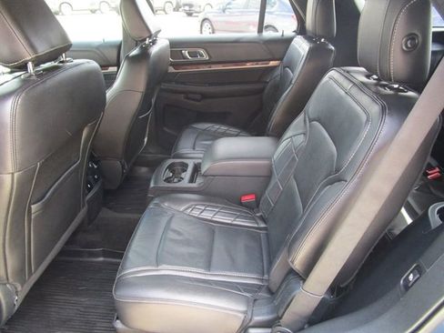 Used 2018 Ford Explorer Platinum AWD/4WD image 17