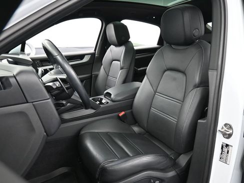 Certified 2024 Porsche Cayenne Coupe AWD/4WD image 5
