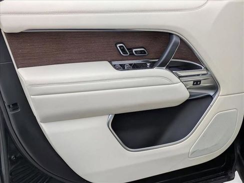 Used 2023 Land Rover Range Rover SE image 8