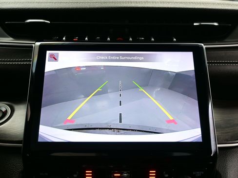 Used 2023 Jeep Grand Cherokee Limited w/ Black Appearance Package image 19