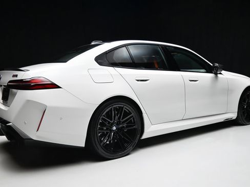 Used 2026 BMW M5 w/ Carbon Package image 4