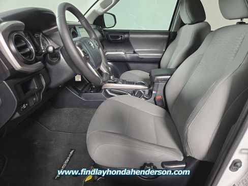 Used 2019 Toyota Tacoma SR5 AWD/4WD image 14