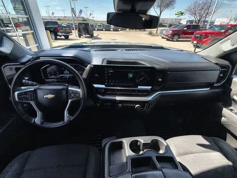 Used 2025 Chevrolet Silverado 2500 LT w/ Convenience Package image 16